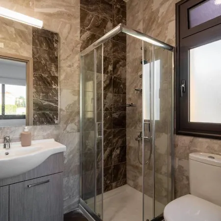 Townhouse Lotus - Modern 2-br Retreat Near The