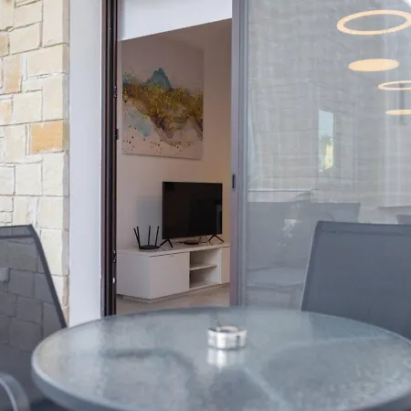 Townhouse Lotus - Modern 2-br Retreat Near The Semesterbostad Pégeia