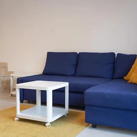 Semesterbostad Townhouse Lotus - Modern 2-br Retreat Near The