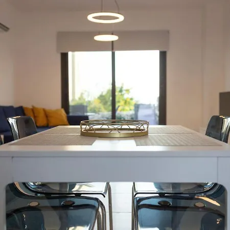 Townhouse Lotus - Modern 2-br Retreat Near The Pégeia