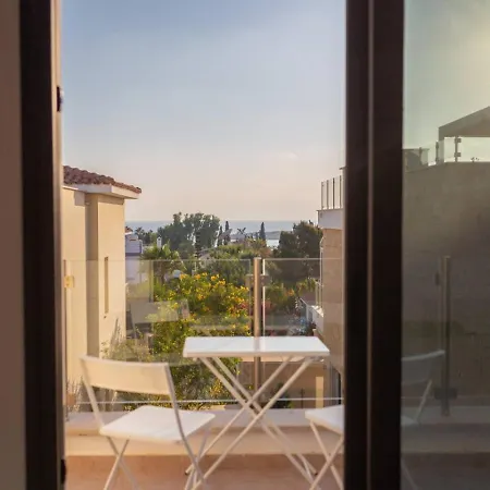 Townhouse Lotus - Modern 2-br Retreat Near The