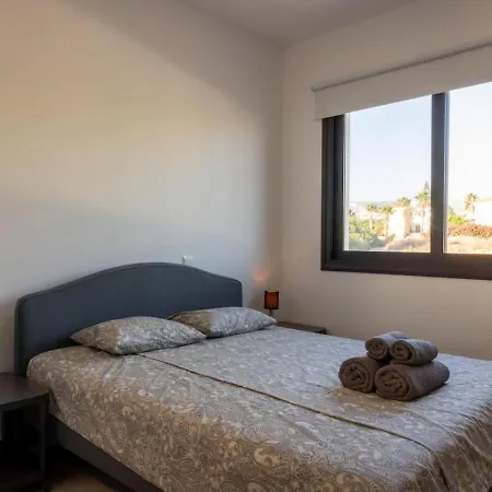 Semesterbostad Townhouse Lotus - Modern 2-br Retreat Near The Pégeia