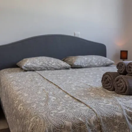 Townhouse Lotus - Modern 2-br Retreat Near The Pégeia