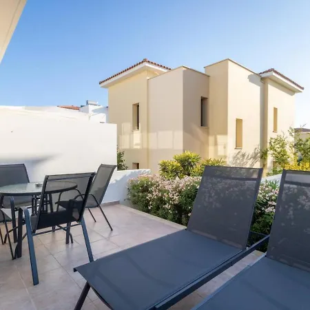 Townhouse Lotus - Modern 2-br Retreat Near The