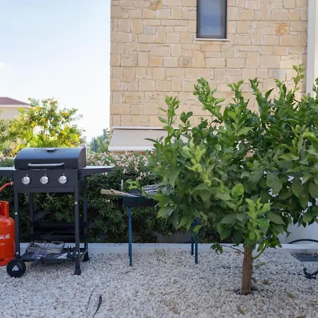 Townhouse Lotus - Modern 2-br Retreat Near The Pégeia