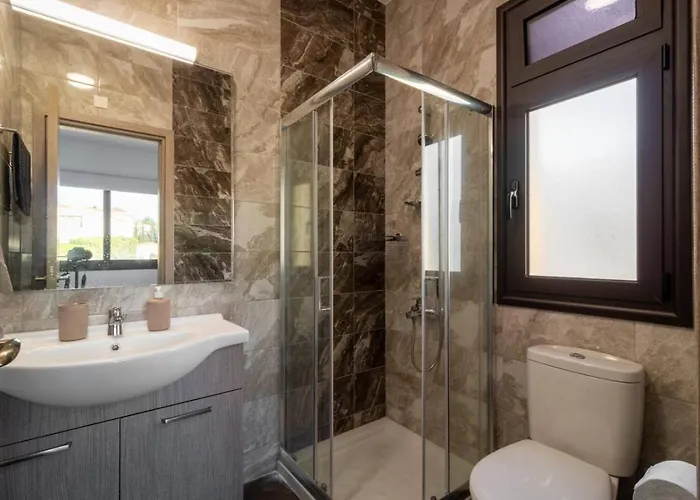 Townhouse Lotus - Modern 2-br Retreat Near The