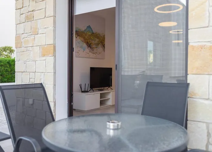 Townhouse Lotus - Modern 2-br Retreat Near The Casa vacanze Peyia