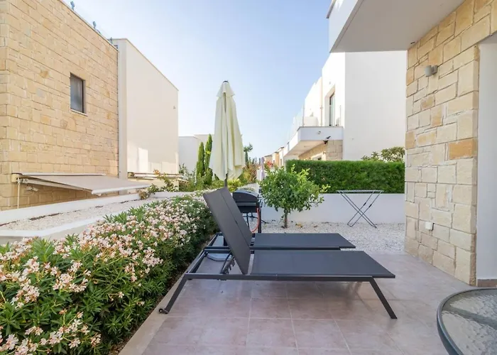 Townhouse Lotus - Modern 2-br Retreat Near The Casa vacanze