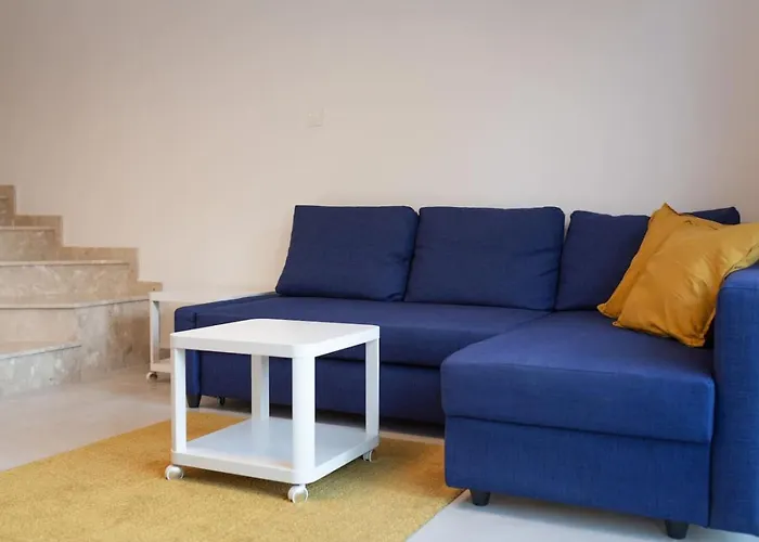 Casa vacanze Townhouse Lotus - Modern 2-br Retreat Near The