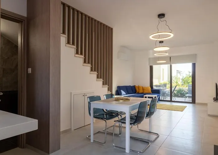 Townhouse Lotus - Modern 2-br Retreat Near The Casa vacanze *