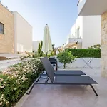 Townhouse Lotus - Modern 2-br Retreat Near The Holiday home