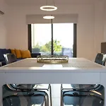 Townhouse Lotus - Modern 2-br Retreat Near The Peyia