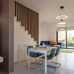 Townhouse Lotus - Modern 2-br Retreat Near The Holiday home *