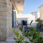 Townhouse Lotus - Modern 2-br Retreat Near The Holiday home