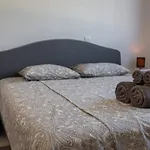 Townhouse Lotus - Modern 2-br Retreat Near The Peyia