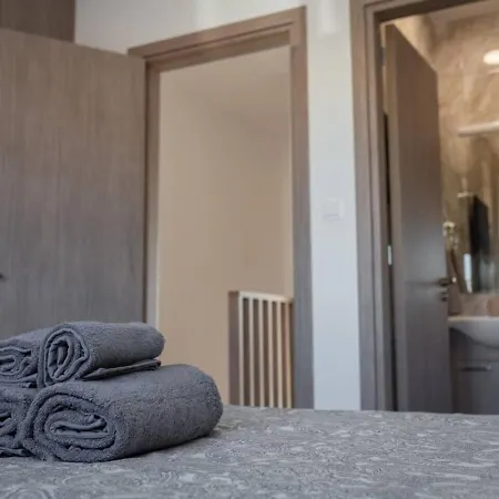 Townhouse Lotus - Modern 2-br Retreat Near The Пейя