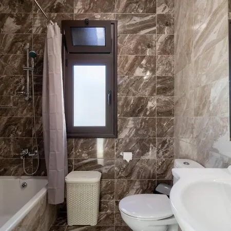 Townhouse Lotus - Modern 2-br Retreat Near The