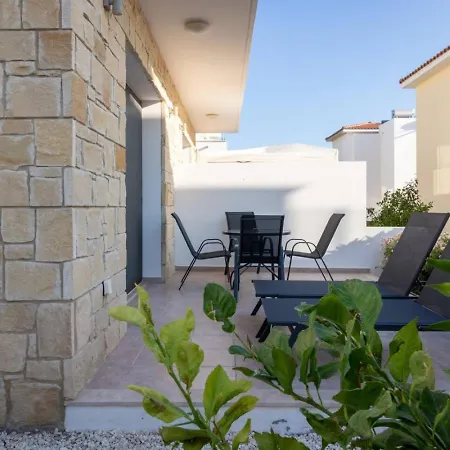 Townhouse Lotus - Modern 2-br Retreat Near The Дом отдыха