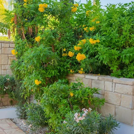 Дом отдыха Townhouse Lotus - Modern 2-br Retreat Near The