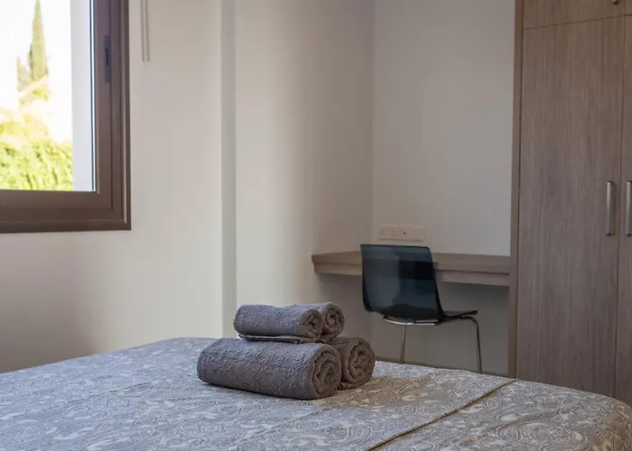 Townhouse Lotus - Modern 2-br Retreat Near The