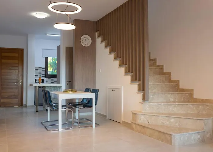 Townhouse Lotus - Modern 2-br Retreat Near The Prázdninový dům Pegeia