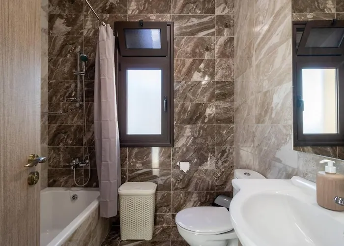 Townhouse Lotus - Modern 2-br Retreat Near The