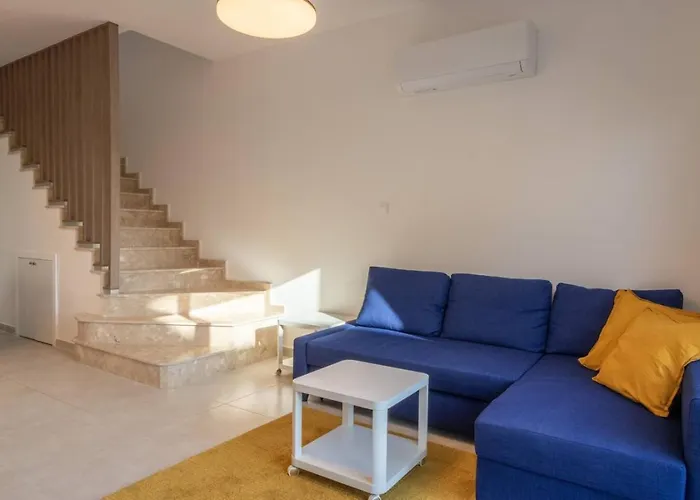 Townhouse Lotus - Modern 2-br Retreat Near The Prázdninový dům Pegeia