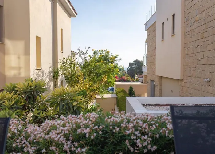 Townhouse Lotus - Modern 2-br Retreat Near The *